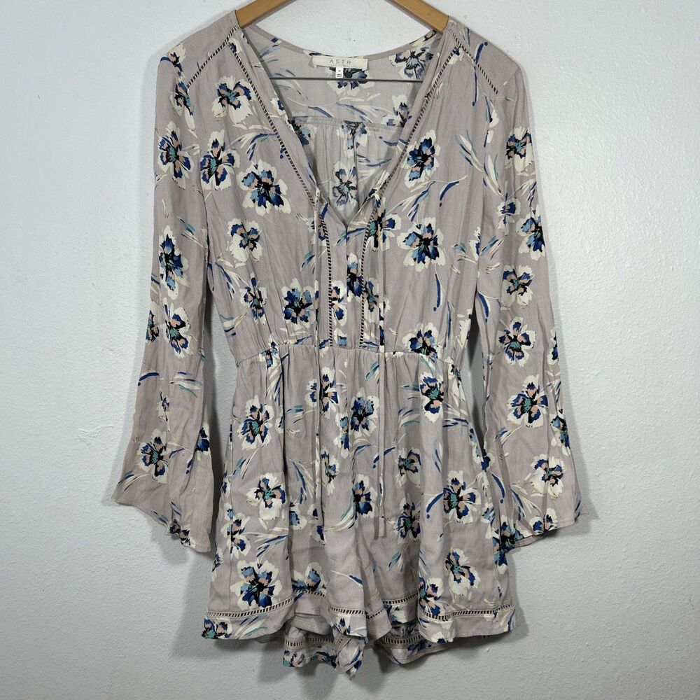 ASTR Romper Womens M Floral Gray Plunge Neck Tie Front Vacation Summer Y2K